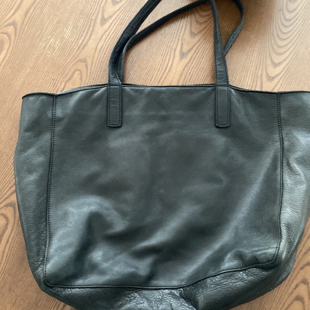 ⚡️SALE! Velvet by Graham & Spencer Leather Tote in Black - Picture 4 of 6